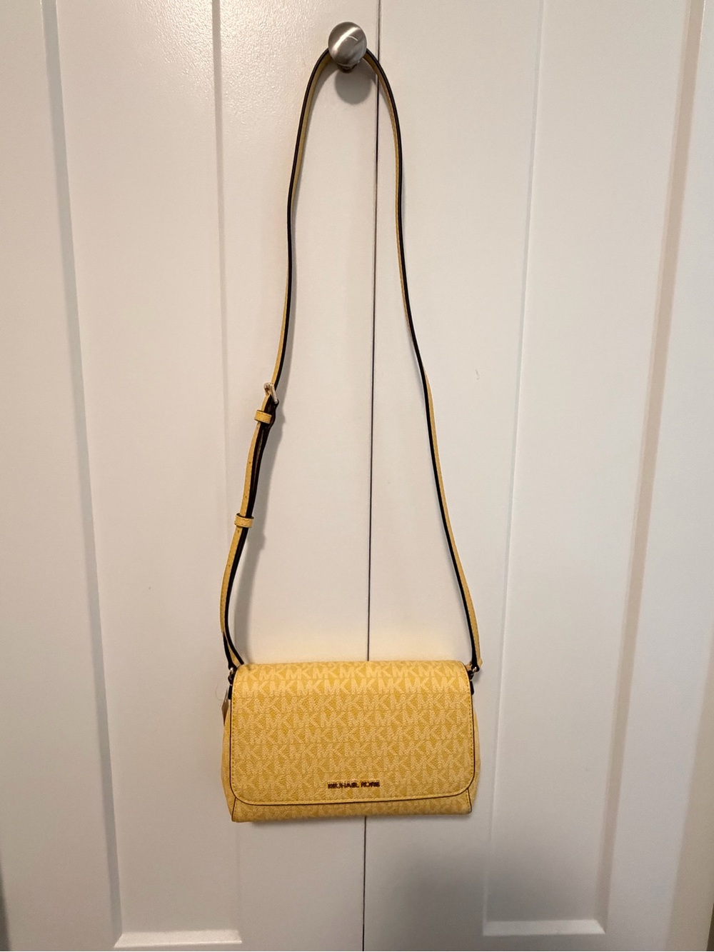 🧡 | BNWT Michael Kors Medium Yellow Signature Jet Set Crossbody Bag